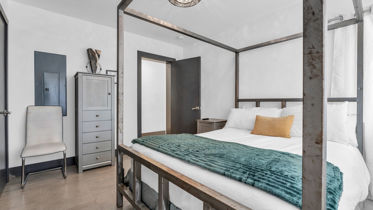 Photo of Bedroom in Lauderdale Beach