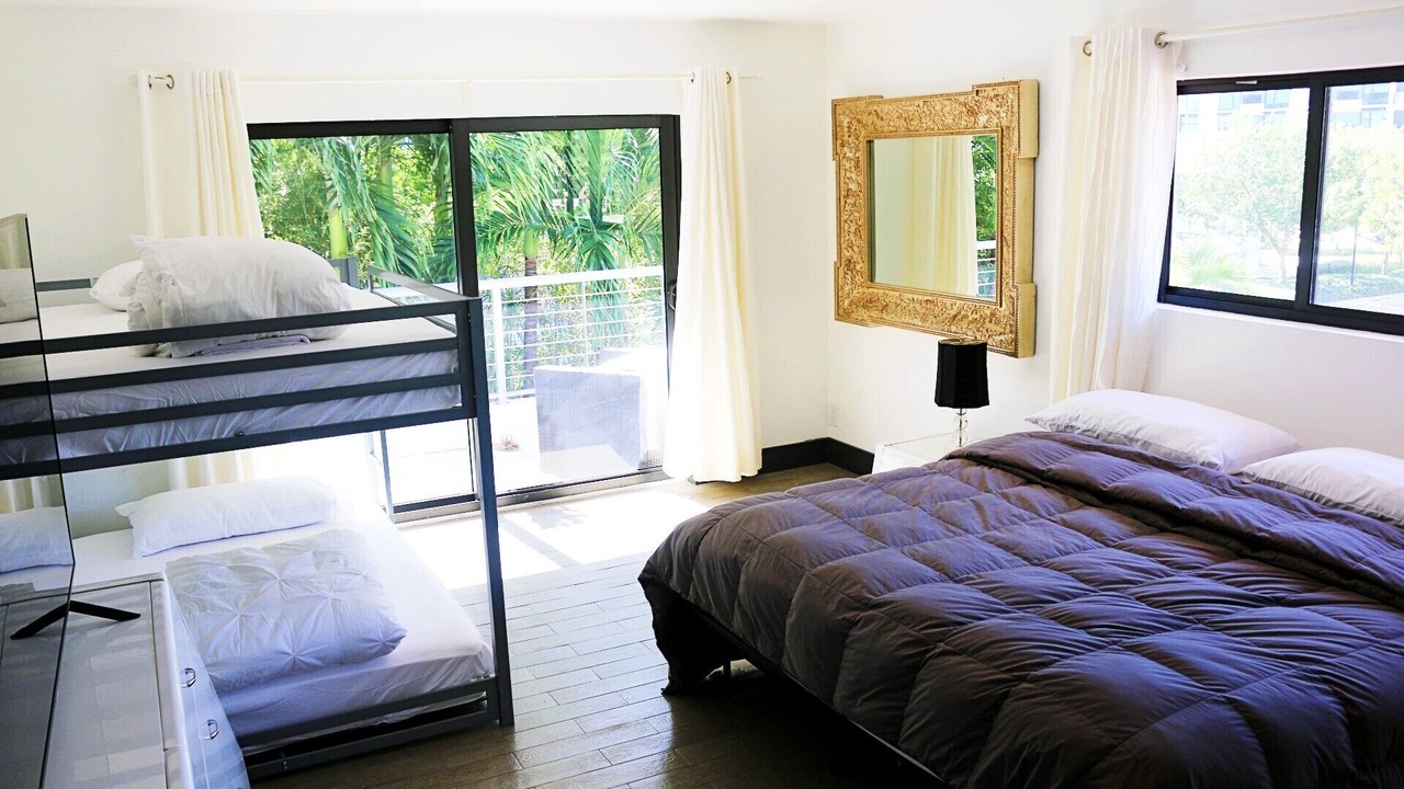 Photo of Bedroom in Lauderdale Beach