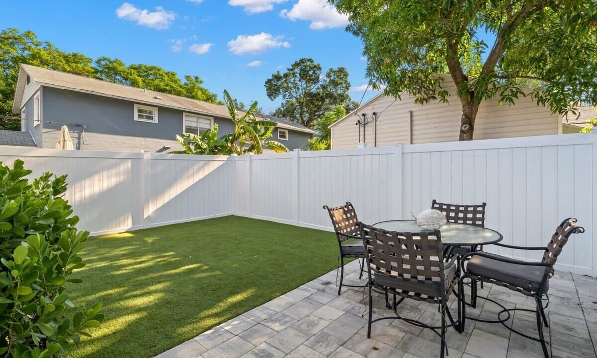 Photo of Outdoor in Courier City - Oscawana