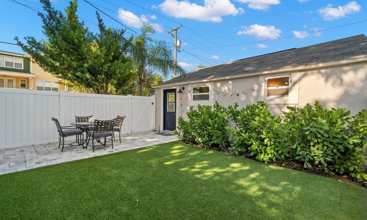 Photo of Outdoor in Courier City - Oscawana