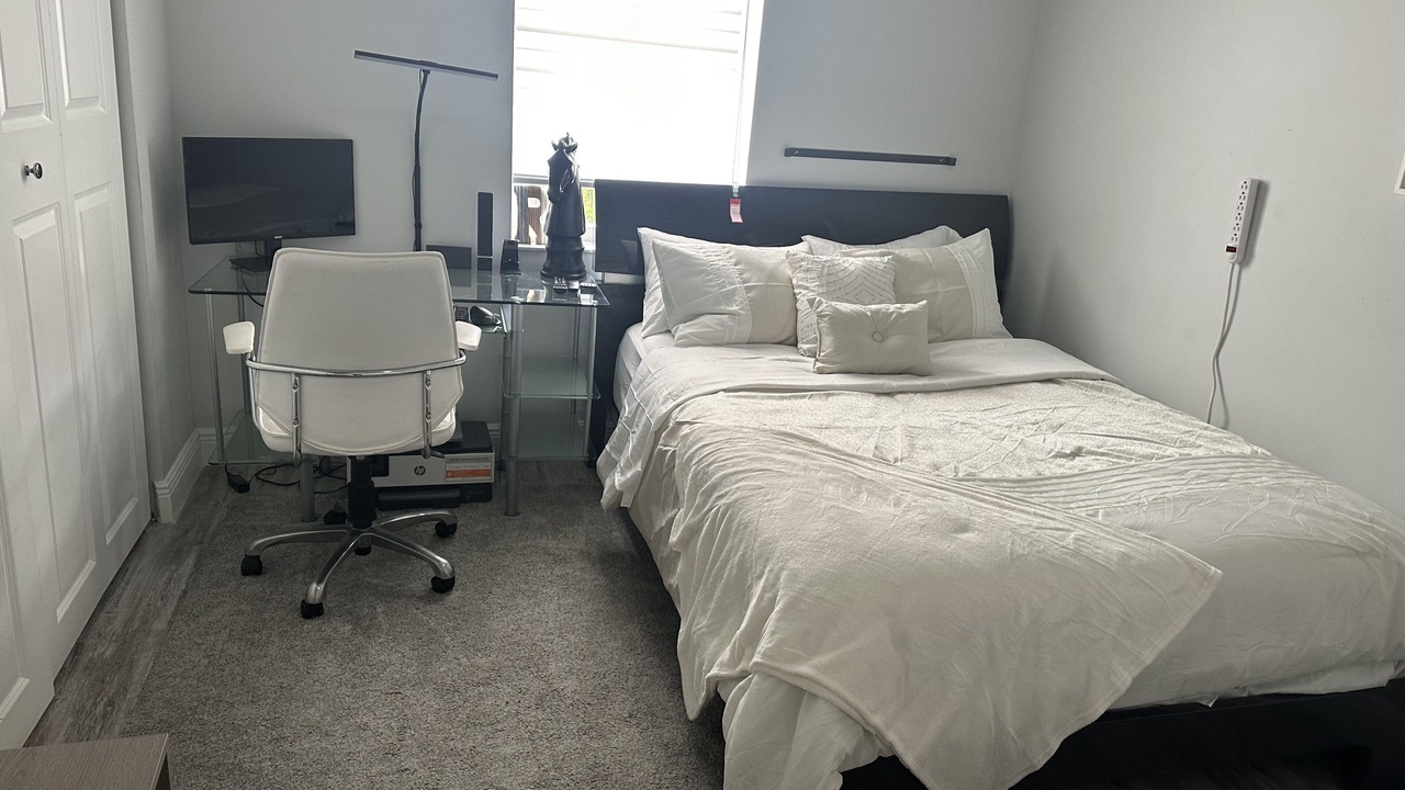 Photo of Bedroom in Coral Springs