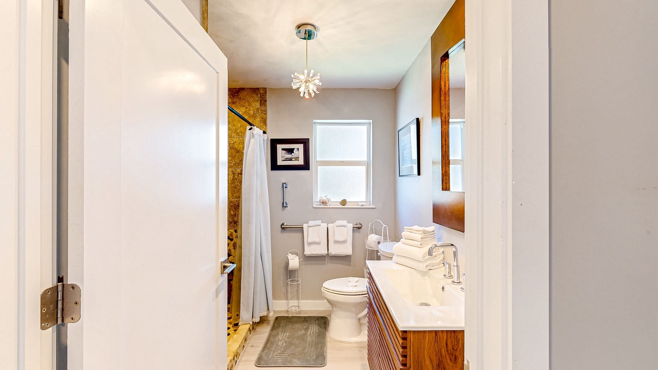 Photo of Bathroom in Isles of Capri