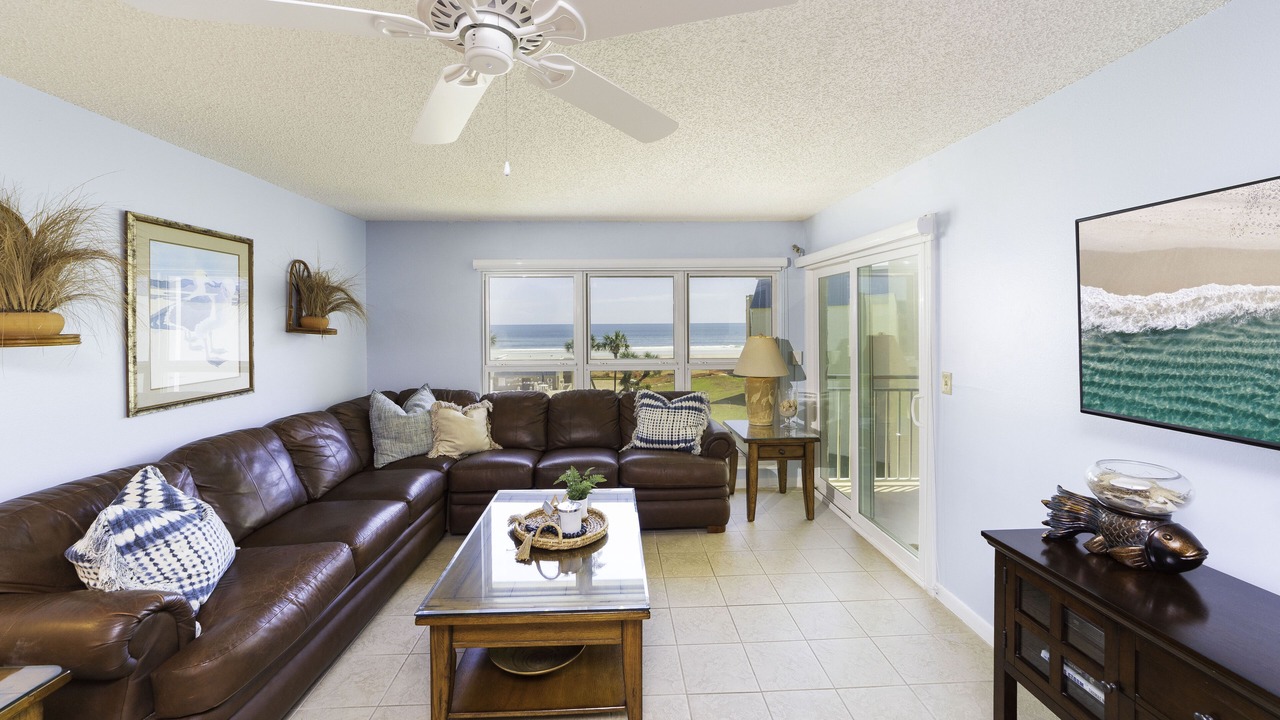 Photo of Livingroom in Crescent Beach