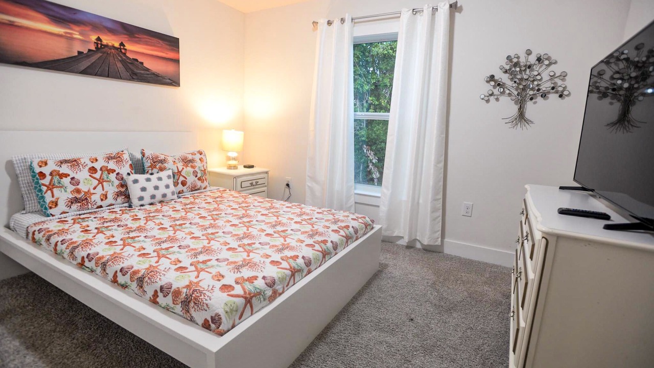 Photo of Bedroom in Edgewater