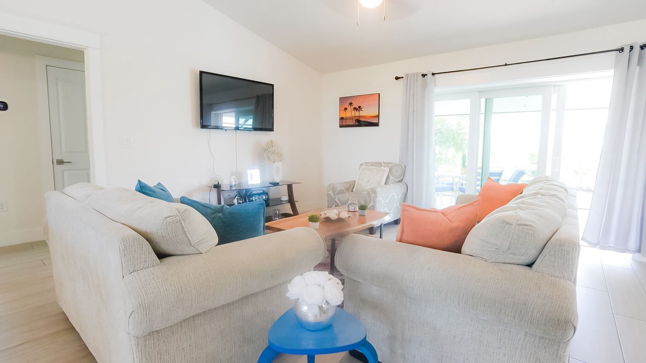 Photo of Livingroom in Edgewater