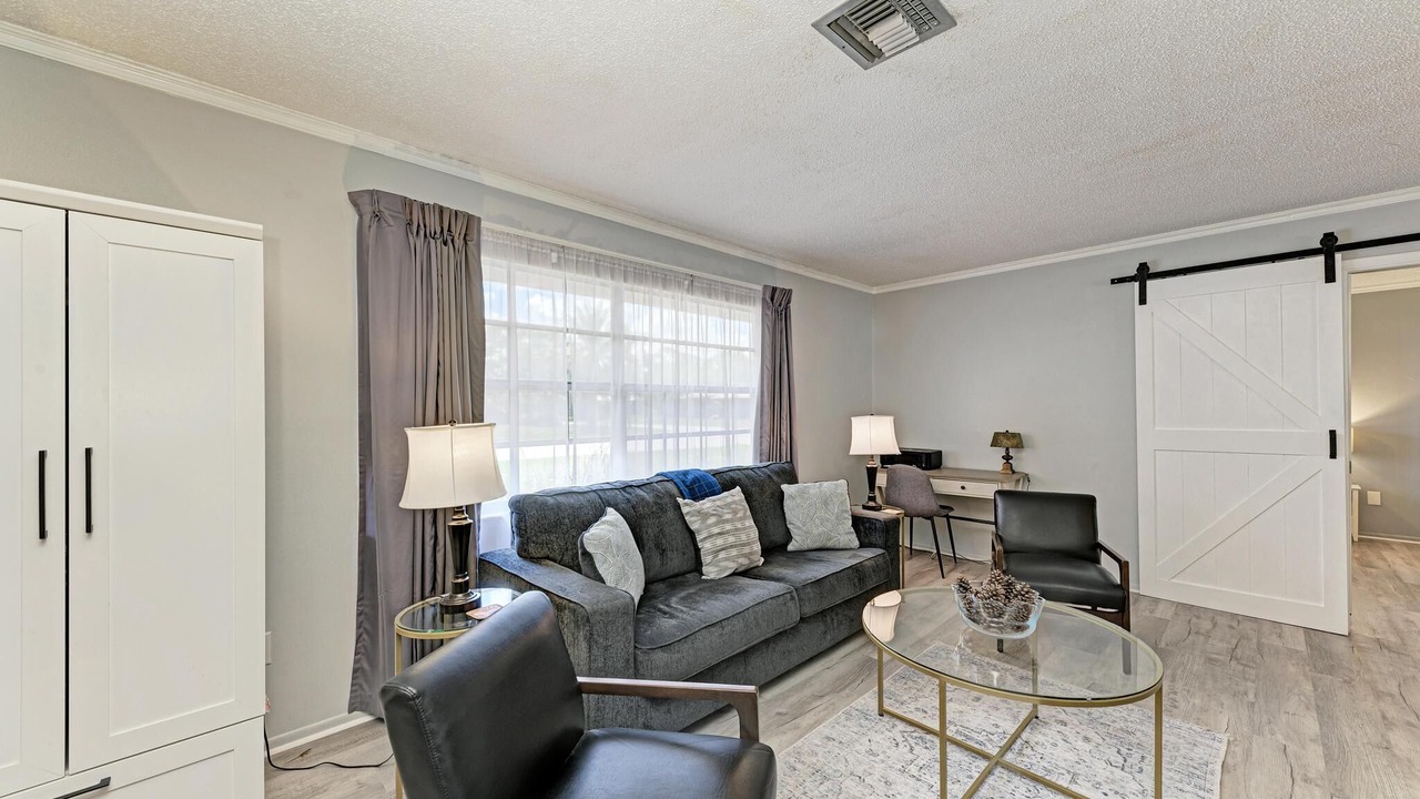 Photo of Livingroom in Gulf Gate Estates