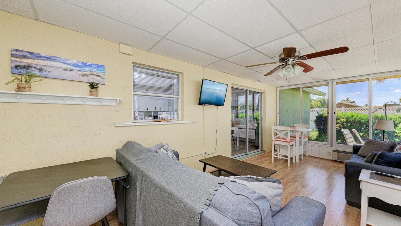 Photo of Livingroom in Gulf Gate Estates