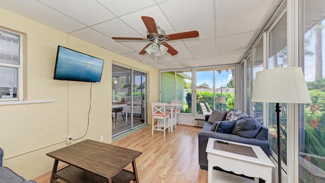 Photo of Livingroom in Gulf Gate Estates