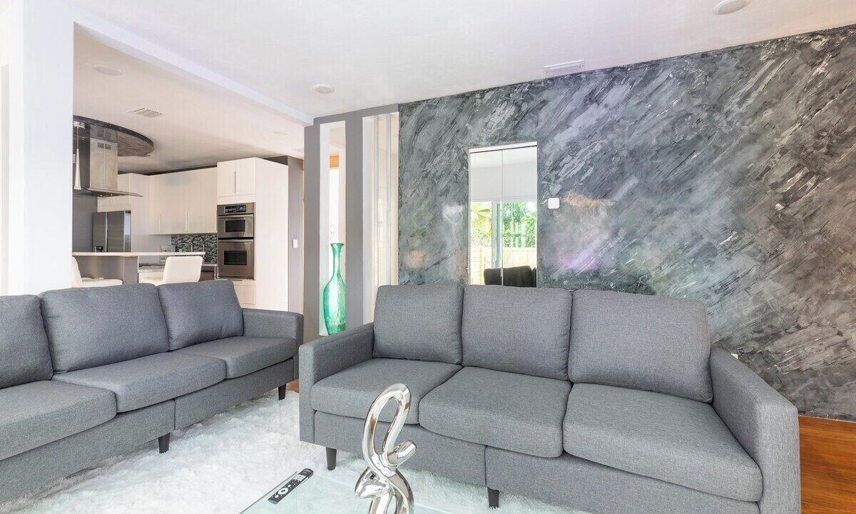 Photo of Livingroom in Lake Ridge