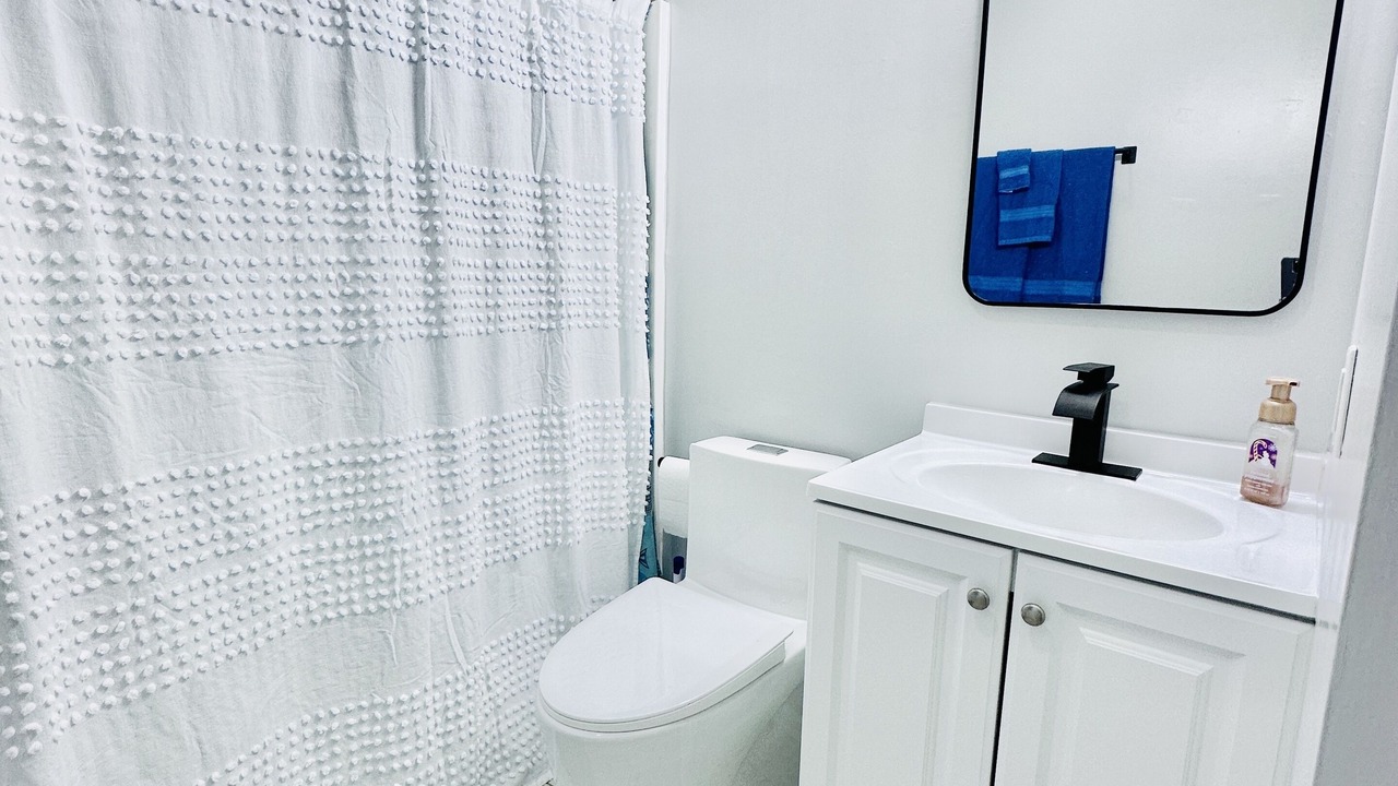 Photo of Bathroom in Diplomat
