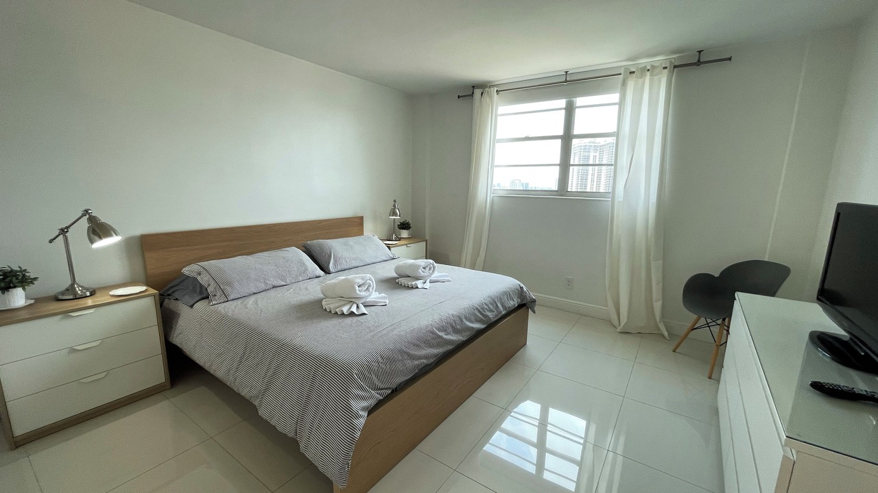 Photo of Bedroom in Golden Beach