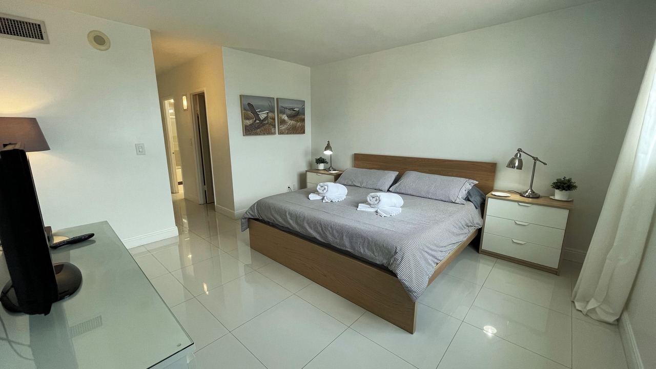 Photo of Bedroom in Golden Beach