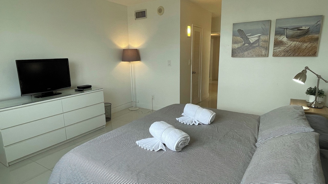Photo of Bedroom in Golden Beach