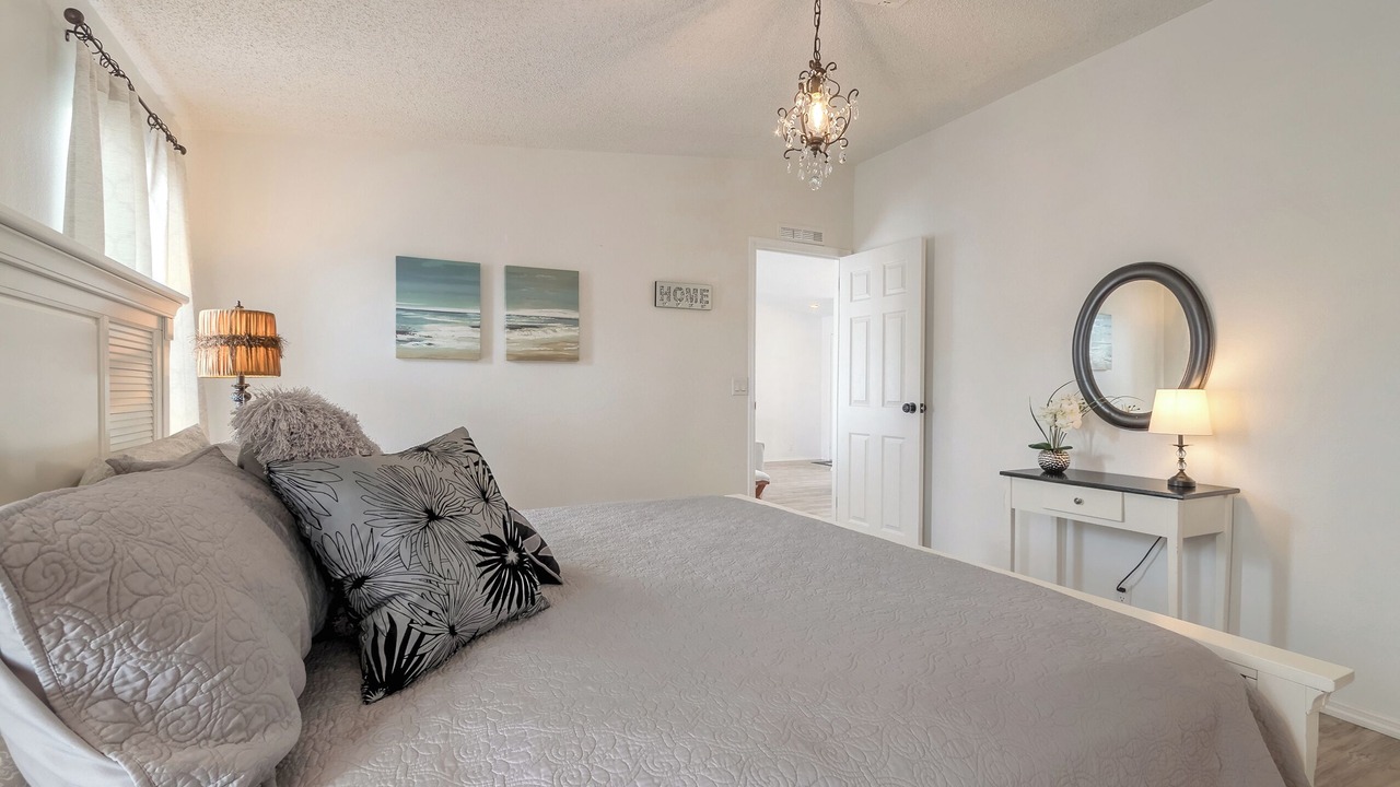 Photo of Bedroom in Edgewater