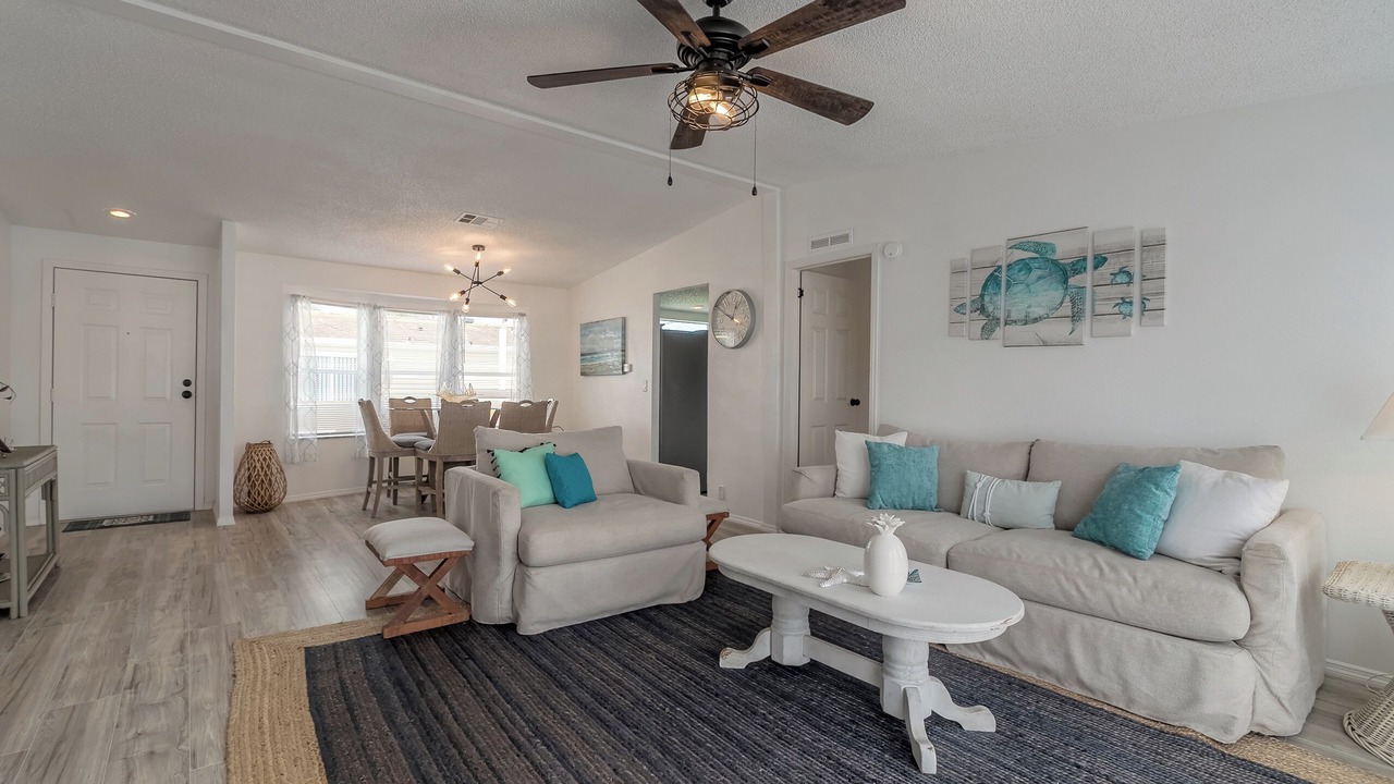 Photo of Livingroom in Edgewater