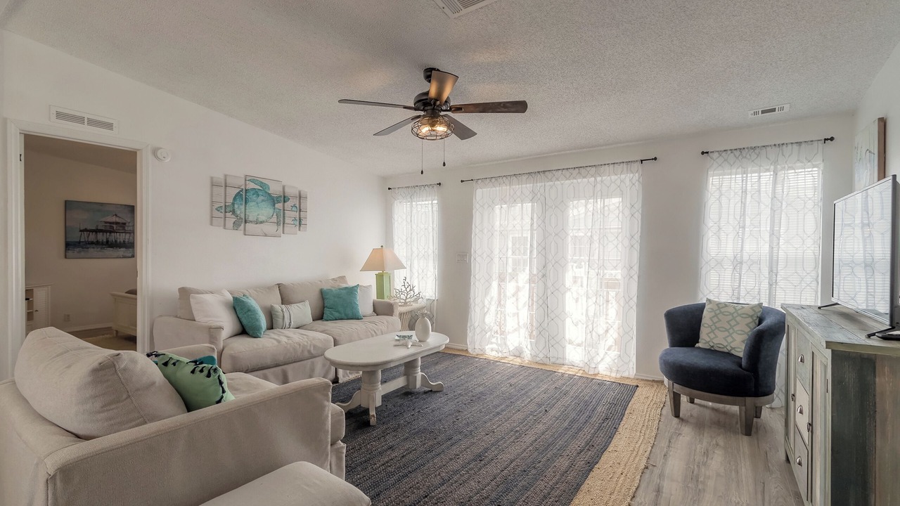 Photo of Livingroom in Edgewater