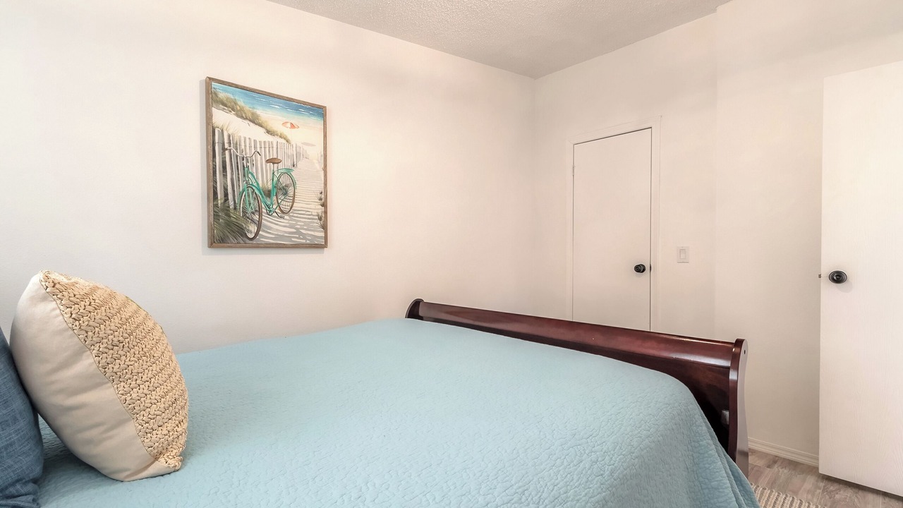 Photo of Bedroom in Edgewater