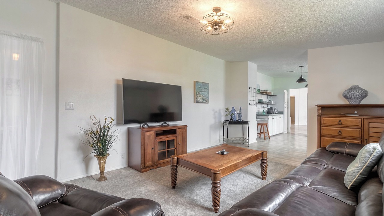 Photo of Livingroom in Edgewater