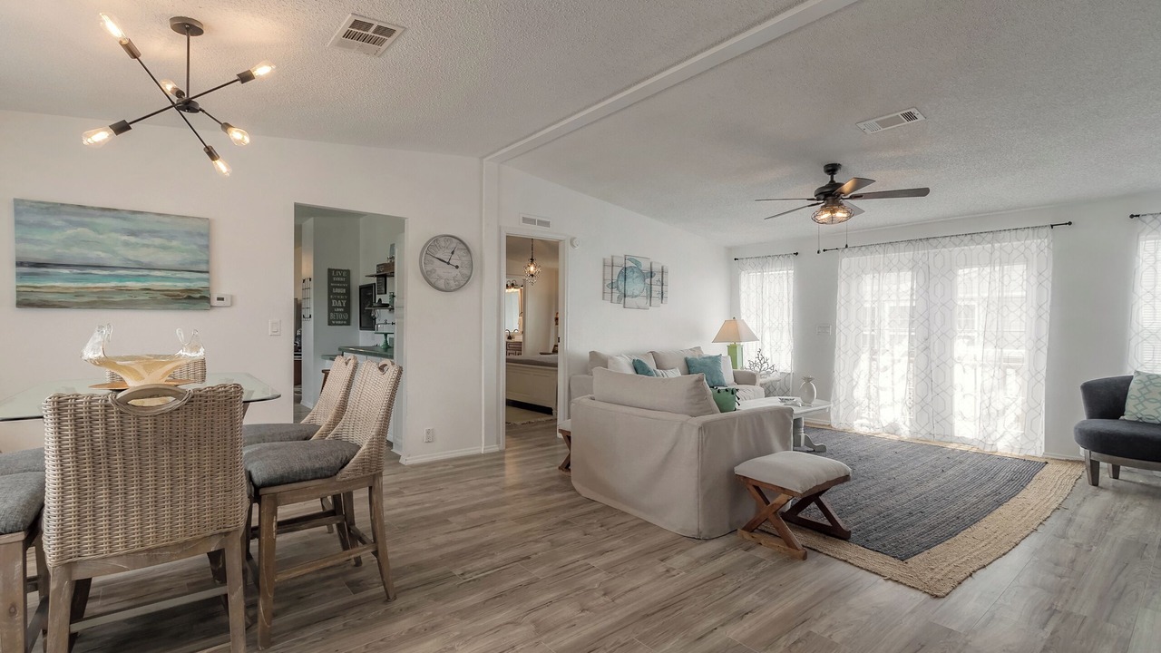 Photo of Livingroom in Edgewater