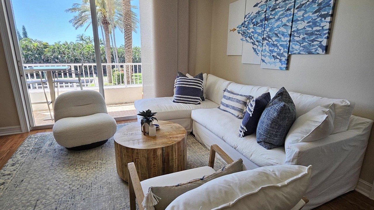Photo of Livingroom in East Ocean Ave