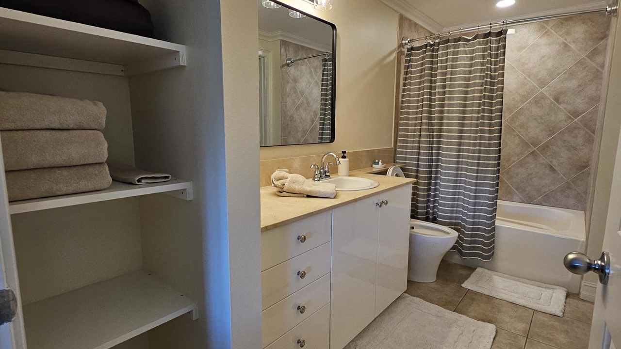 Photo of Bathroom in East Ocean Ave