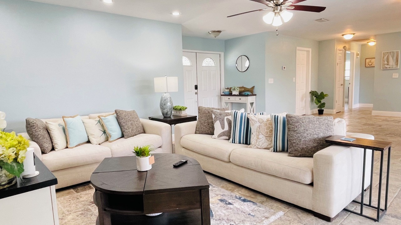 Photo of Livingroom in Eight Lakes