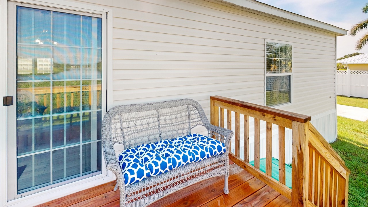 Photo of Patio Balcony in Taylor Creek
