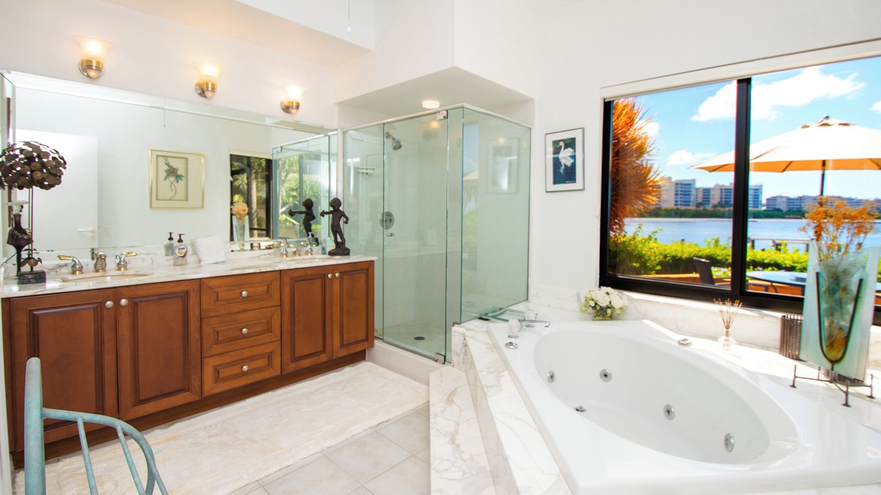 Photo of Bathroom in Isles of Capri