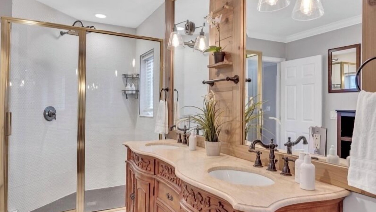 Photo of Bathroom in Birch Park Finger Streets