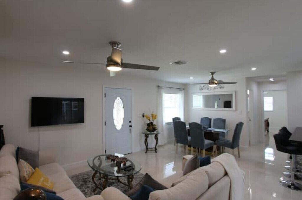 Photo of Livingroom in Golden Gate