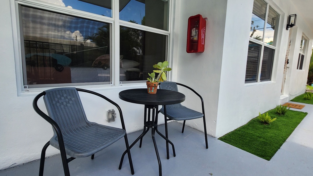 Photo of Patio Balcony in Central Oakland Park