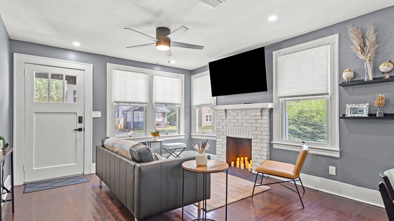 Photo of Livingroom in Murray Hill