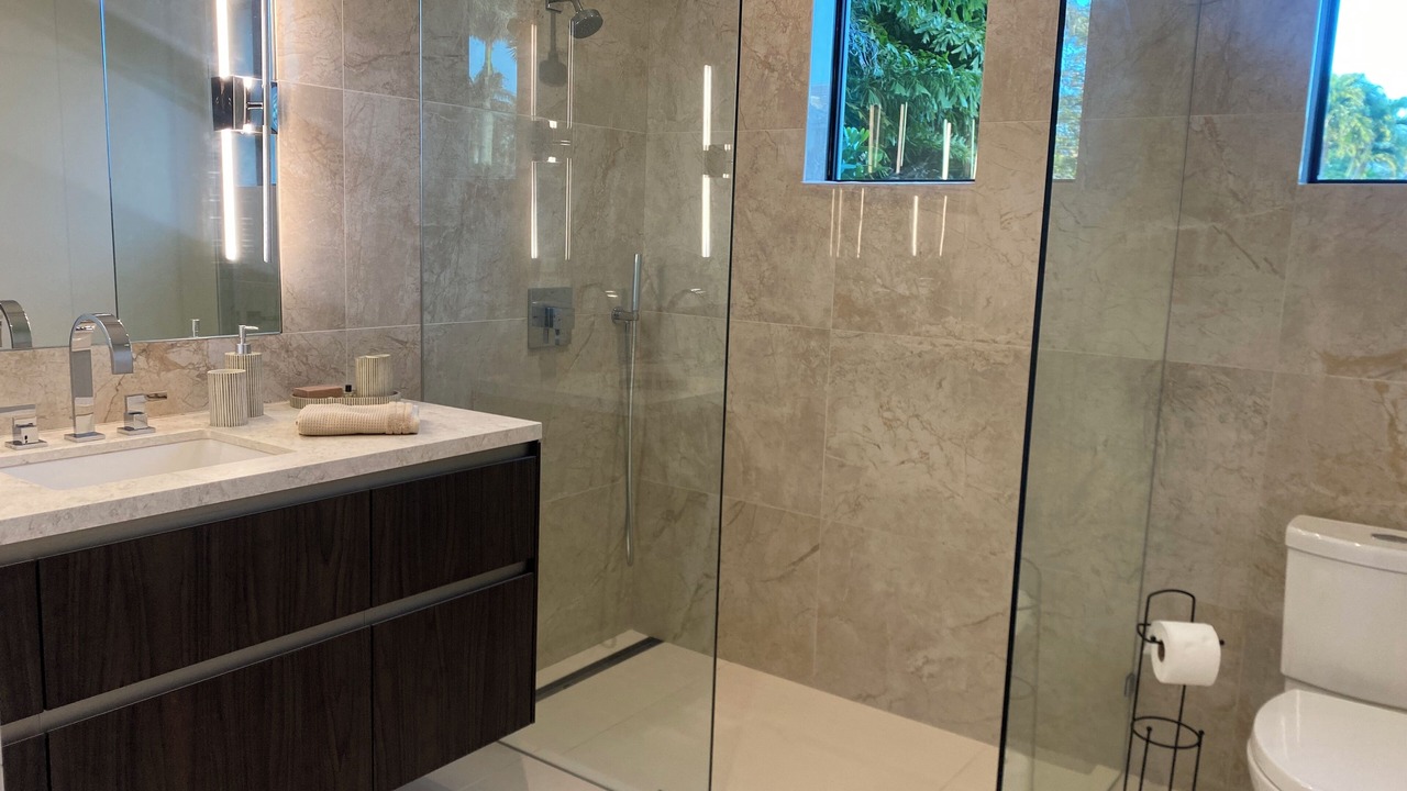 Photo of Bathroom in Park Shore