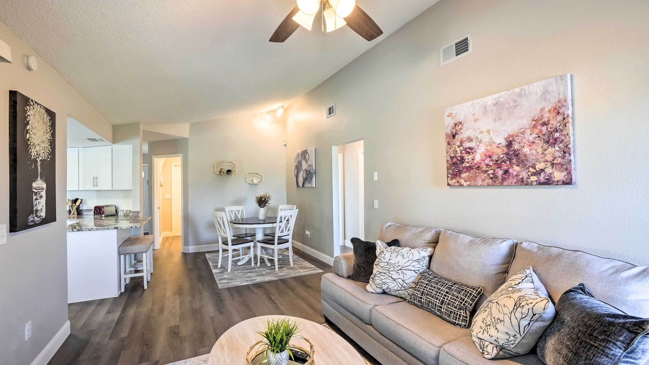 Photo of Livingroom in Regency Park