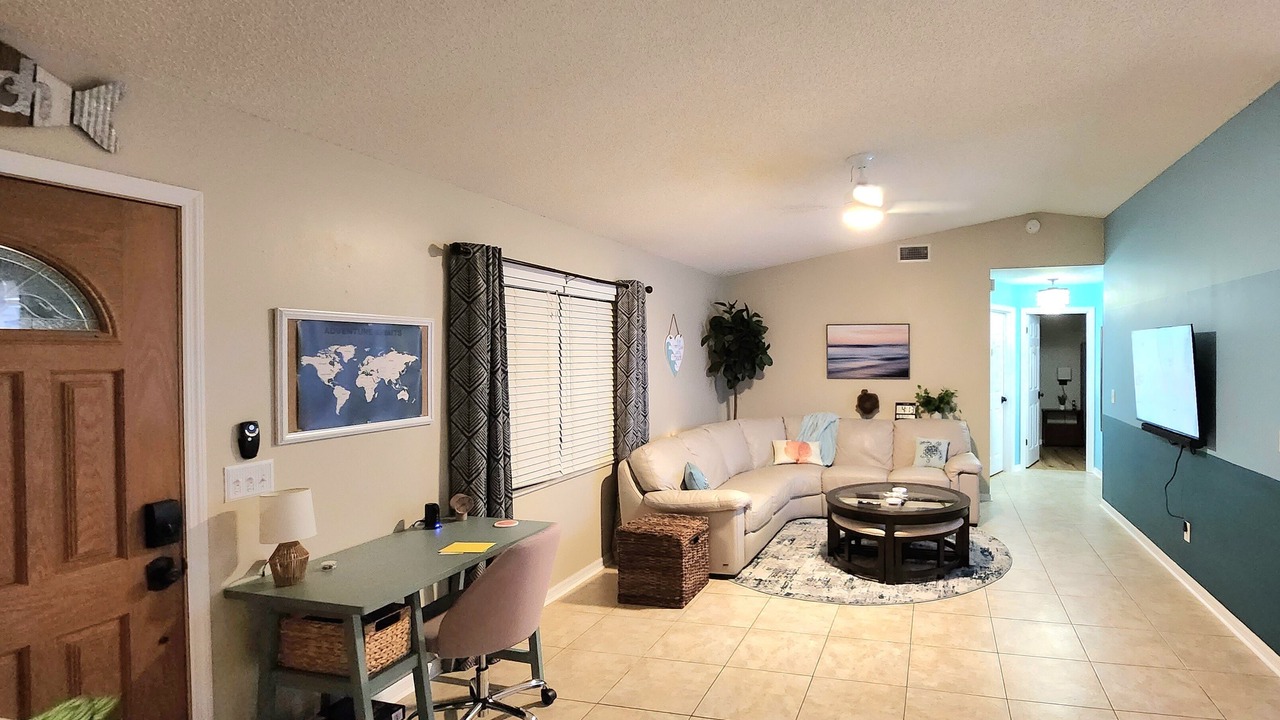 Photo of Livingroom in Florida Shores