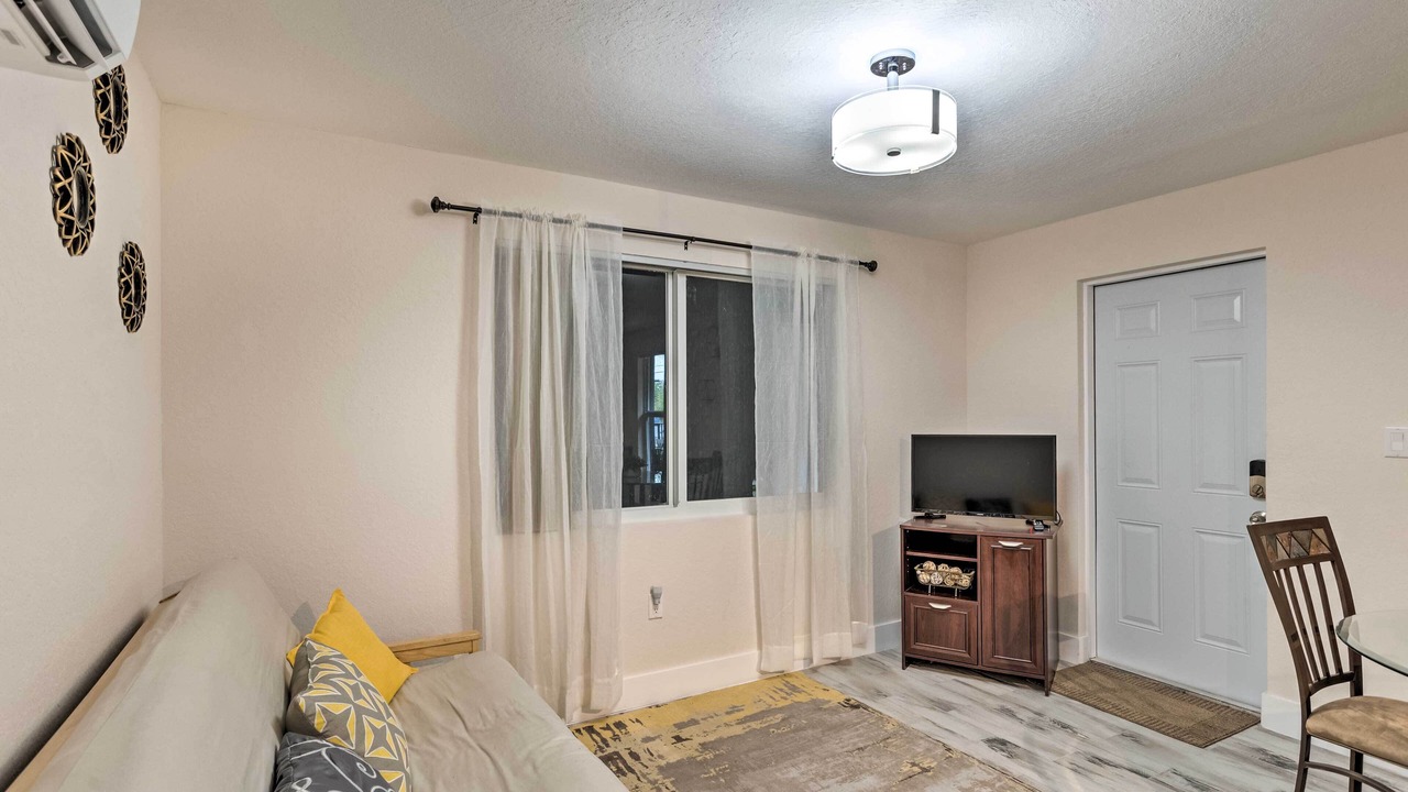 Photo of Livingroom in Riviera Beach