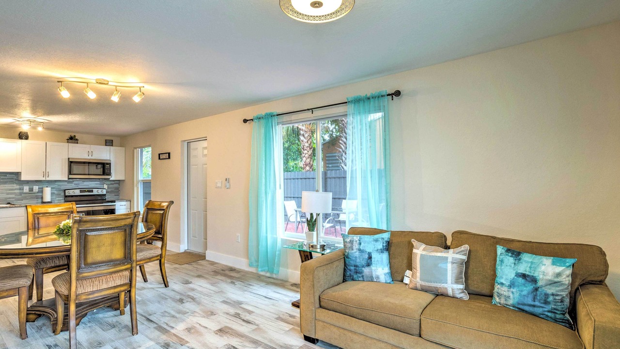 Photo of Bedroom in Riviera Beach