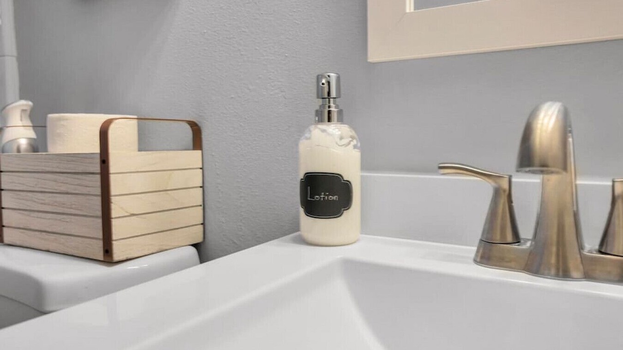 Photo of Bathroom in Sandalwood