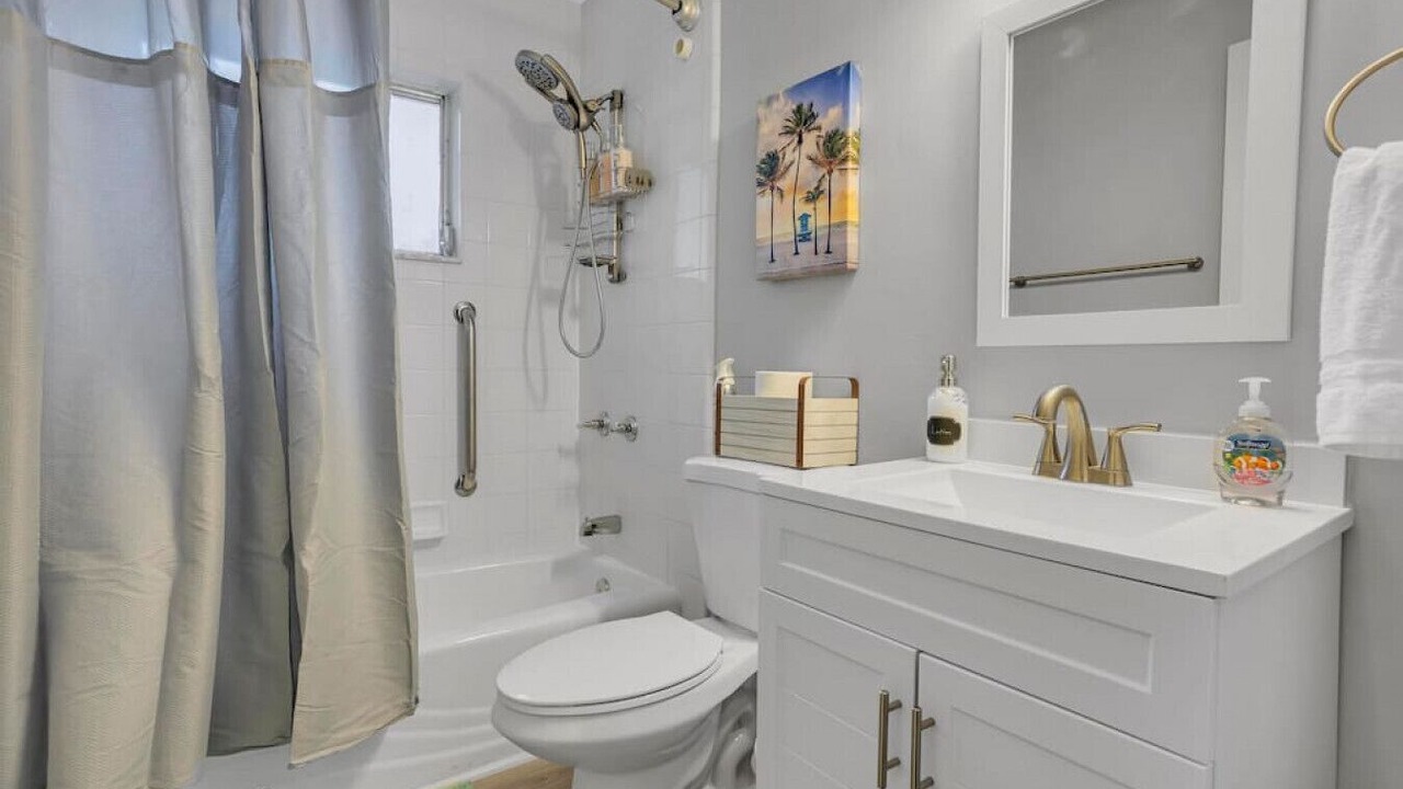 Photo of Bathroom in Sandalwood