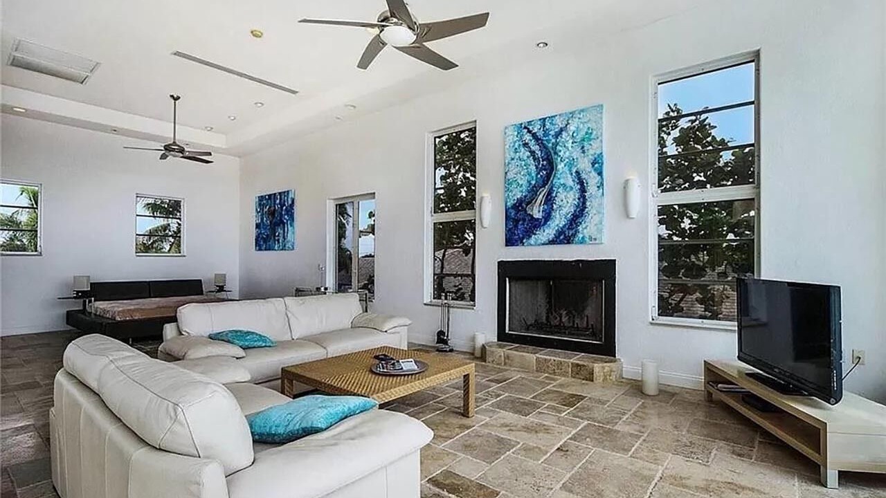 Photo of Livingroom in Caloosahatchee