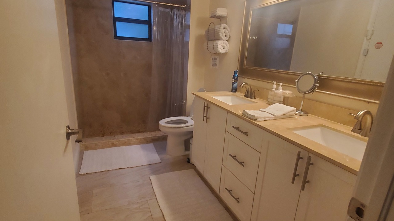 Photo of Bathroom in BallenIsles