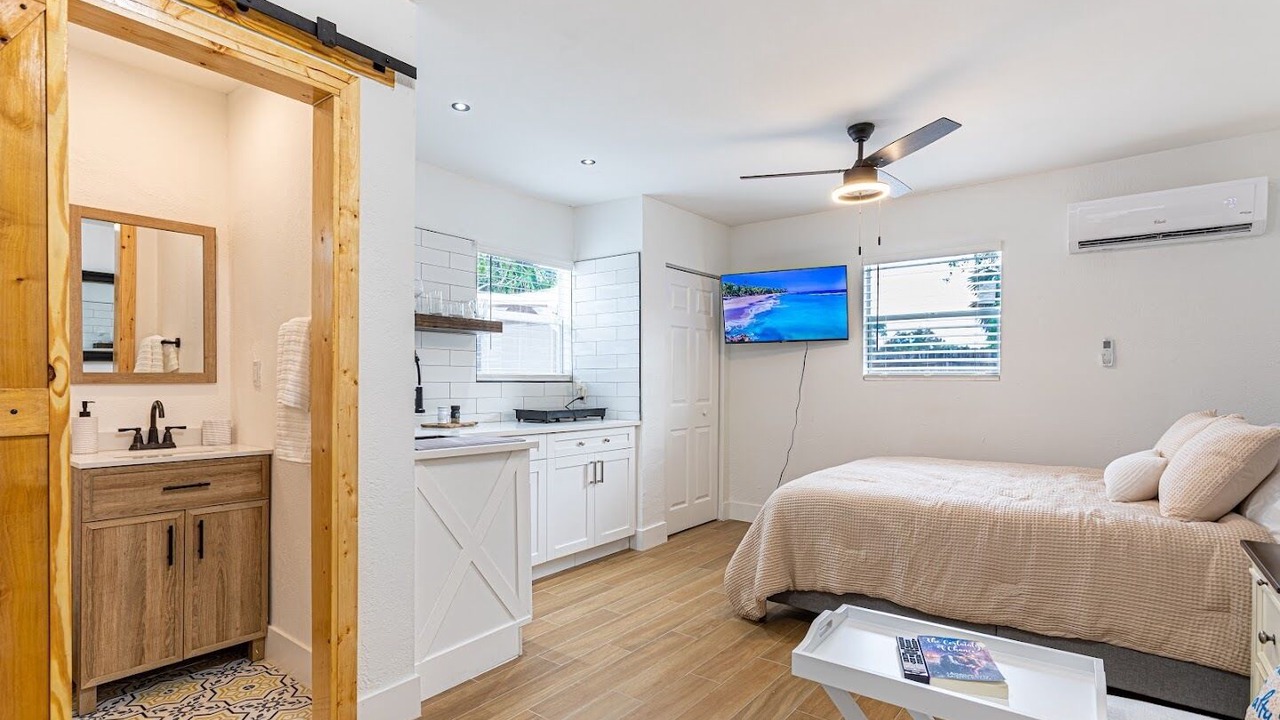 Photo of Bedroom in South Palm Park Neighborhood Association