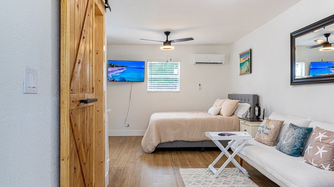Photo of Bedroom in South Palm Park Neighborhood Association
