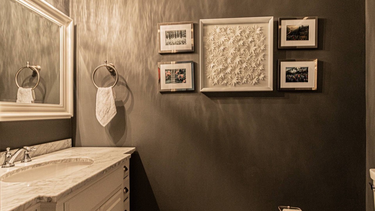 Photo of Bathroom in Crown Pointe