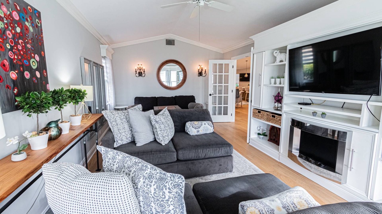Photo of Livingroom in Crown Pointe
