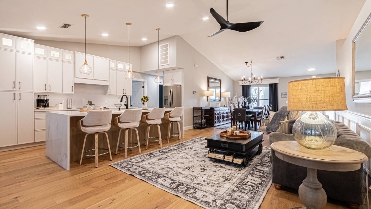 Photo of Livingroom in Crown Pointe