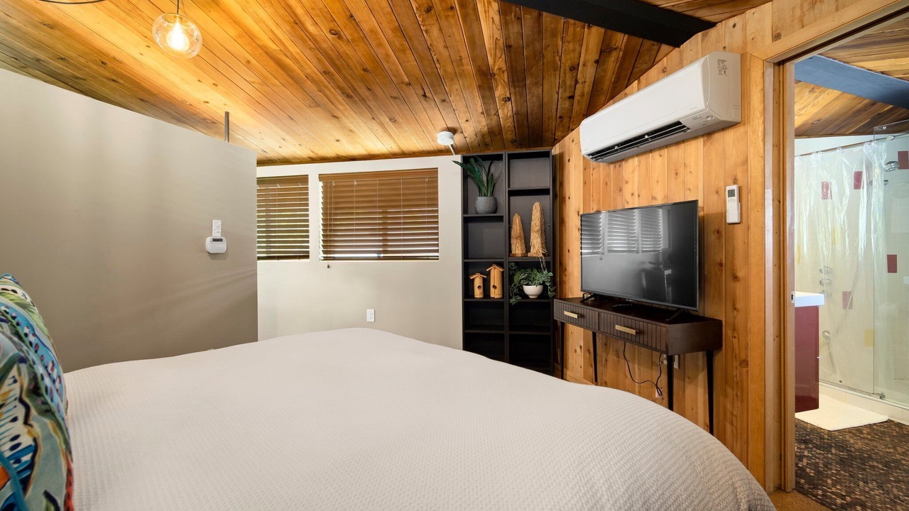 Photo of Bedroom in Greater Pinellas Point