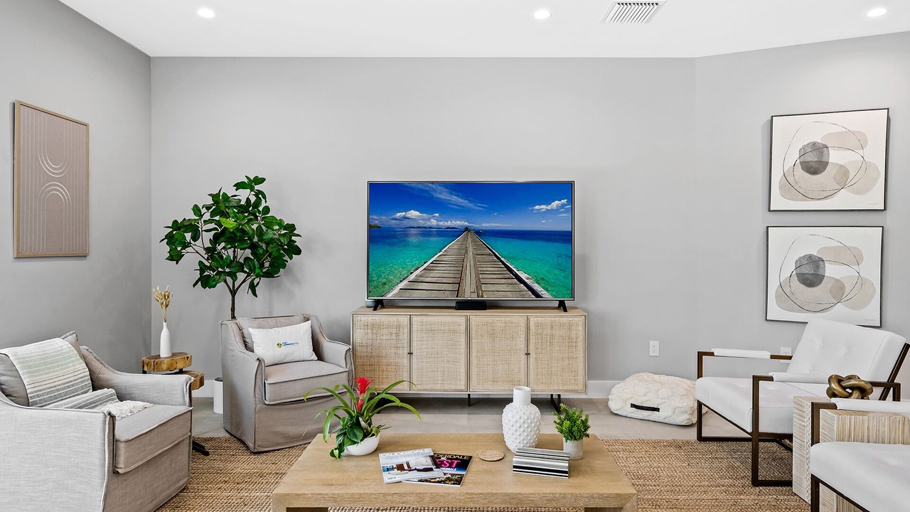 Photo of Livingroom in Middle River Terrace