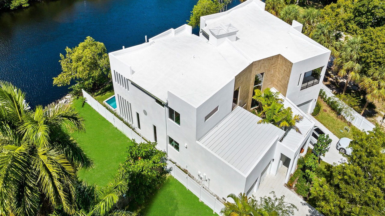 Photo of Outdoor in Middle River Terrace