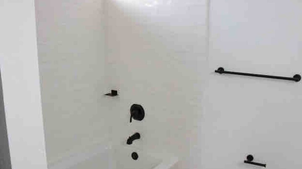 Photo of Bathroom in Eisenhower